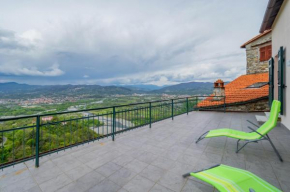 Comfy & Roomy Apt - View on the Ligurian Hills! Vezzano Ligure